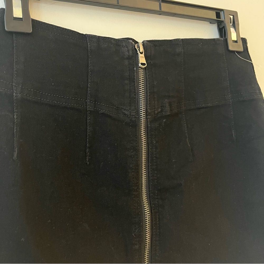 Free People Virgo Black Denim Zip Front Mini Skirt Size 26 NWT - Picture 3 of 9